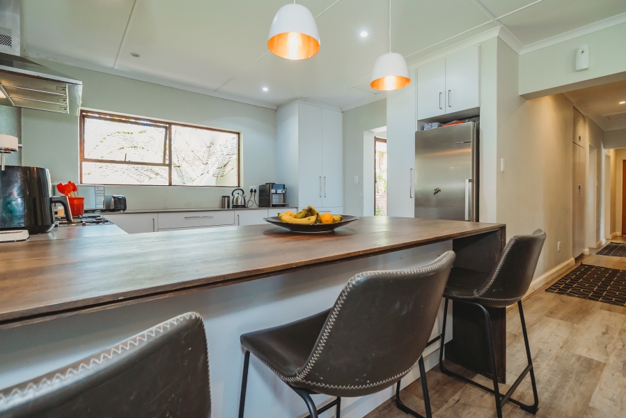 4 Bedroom Property for Sale in Loerie Park Western Cape